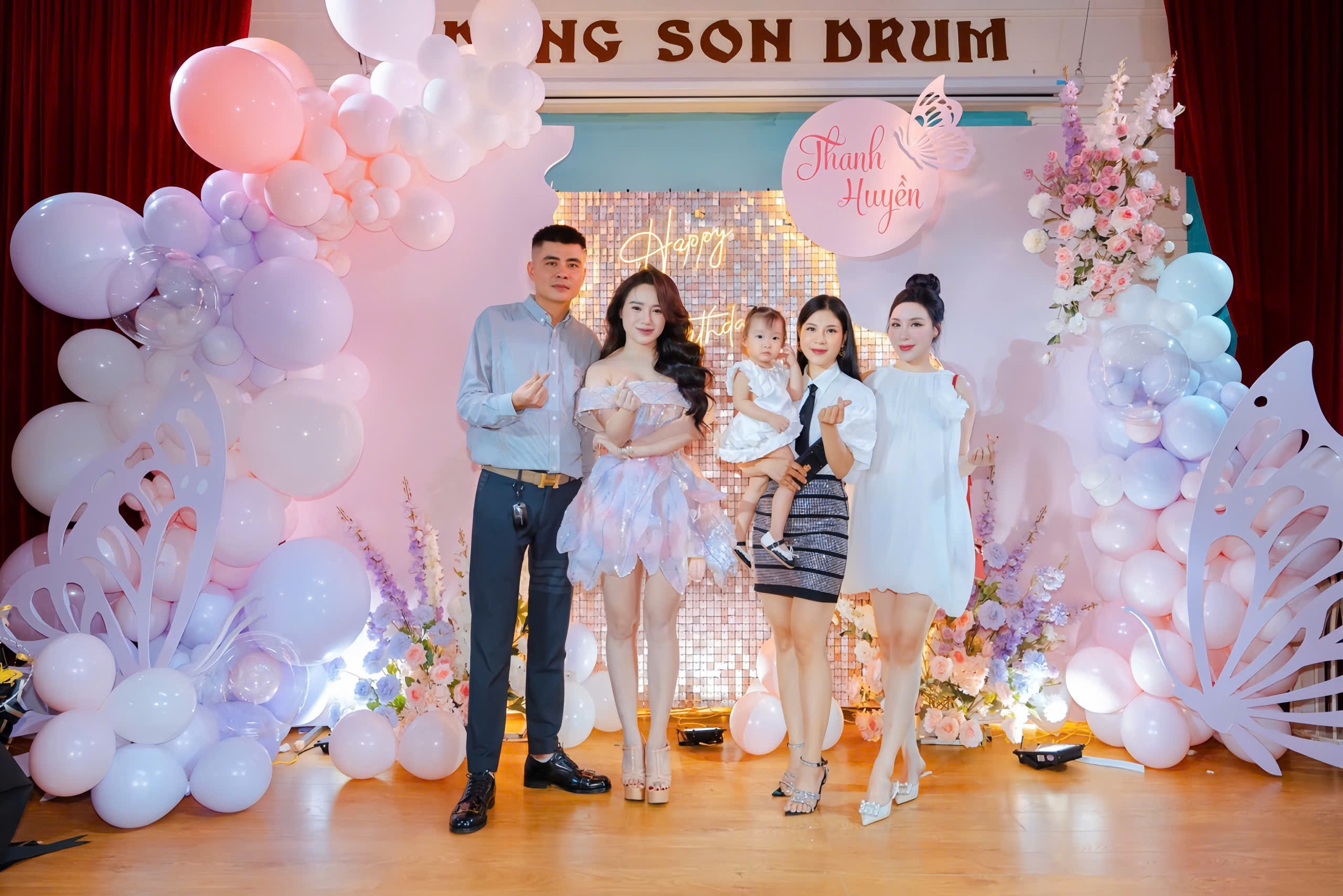 Tưng bừng sinh nhật tại nhà hàng Dong Son Drum